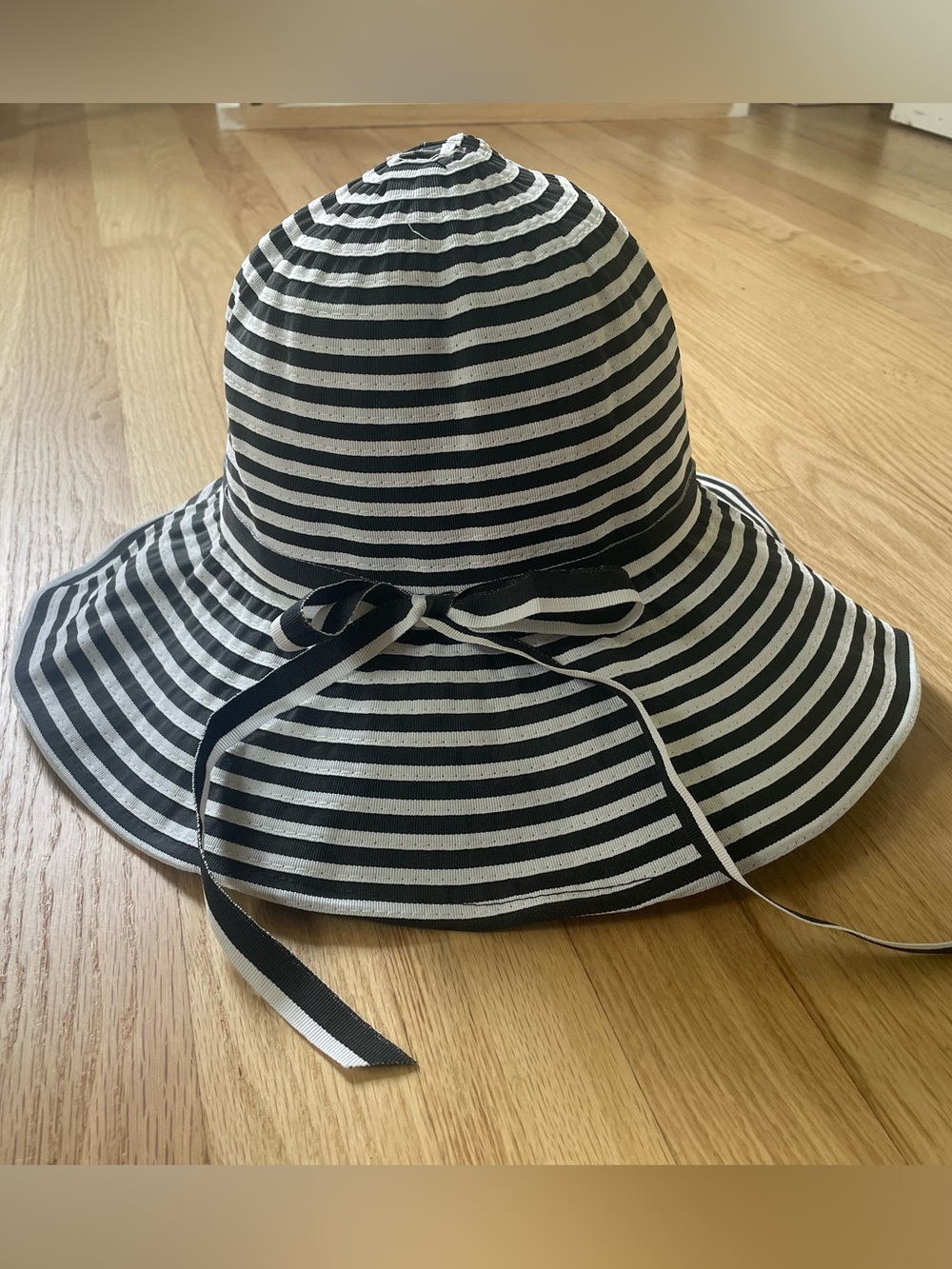 Black and White Wide-Brim Sun Hat